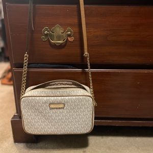 Michael Kors jet-set crossbody
